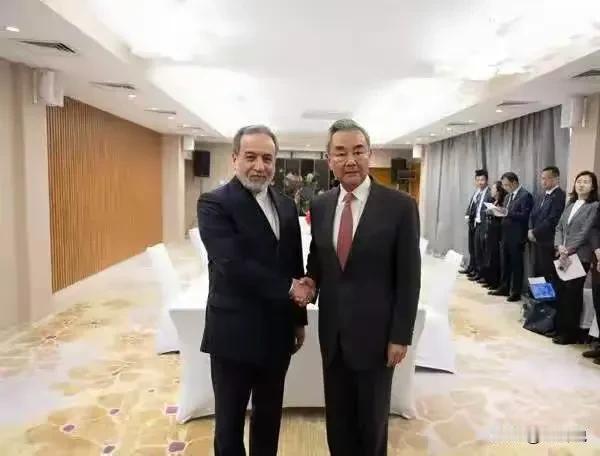 特朗普警告中国和俄罗斯“不要介入伊朗战争”，否则“后果将非常糟糕”，外媒：中国正