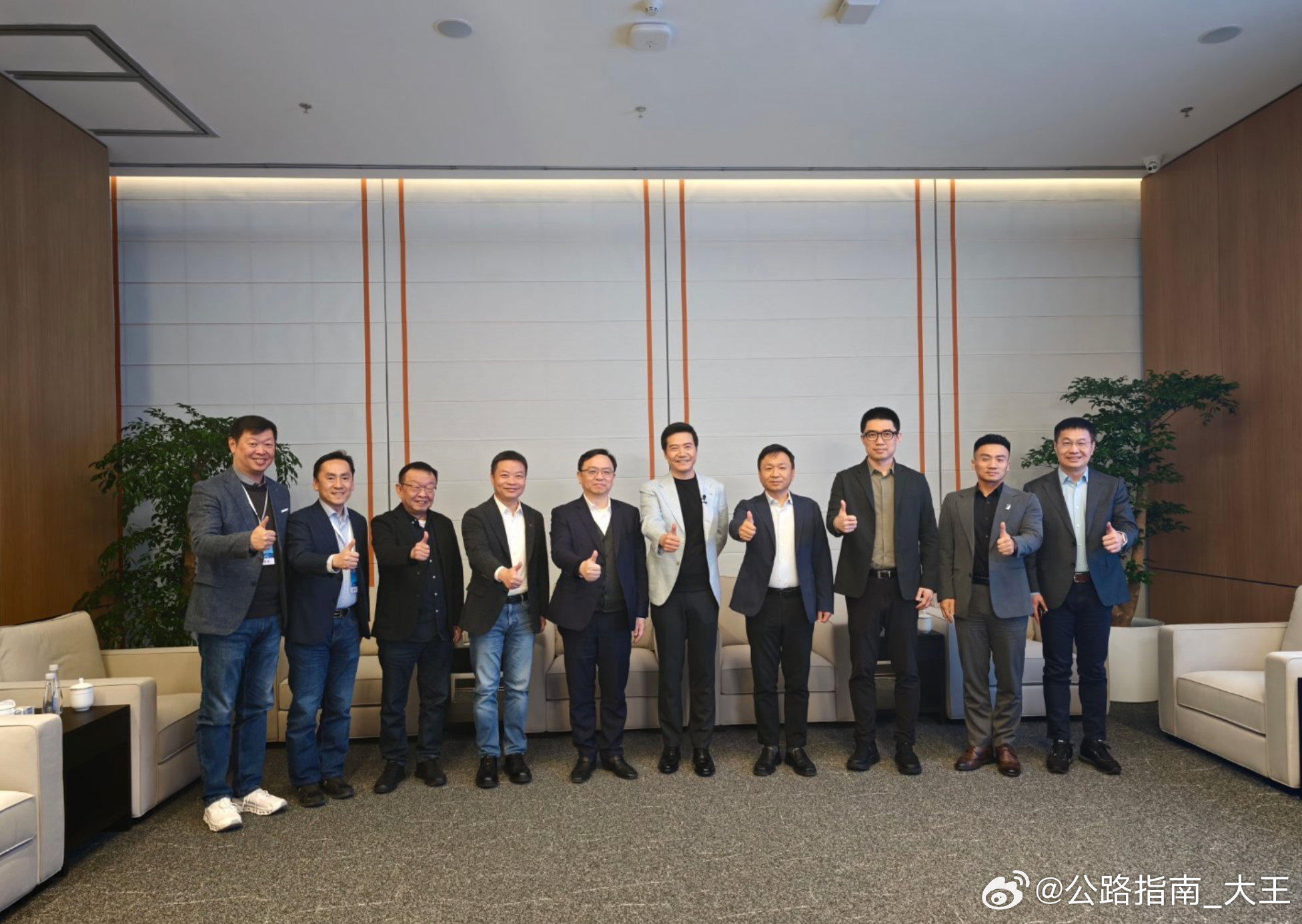 小米新SU7发布会请来半个车圈 相比上次，这次王传福也来了，难道说新一代SU7，