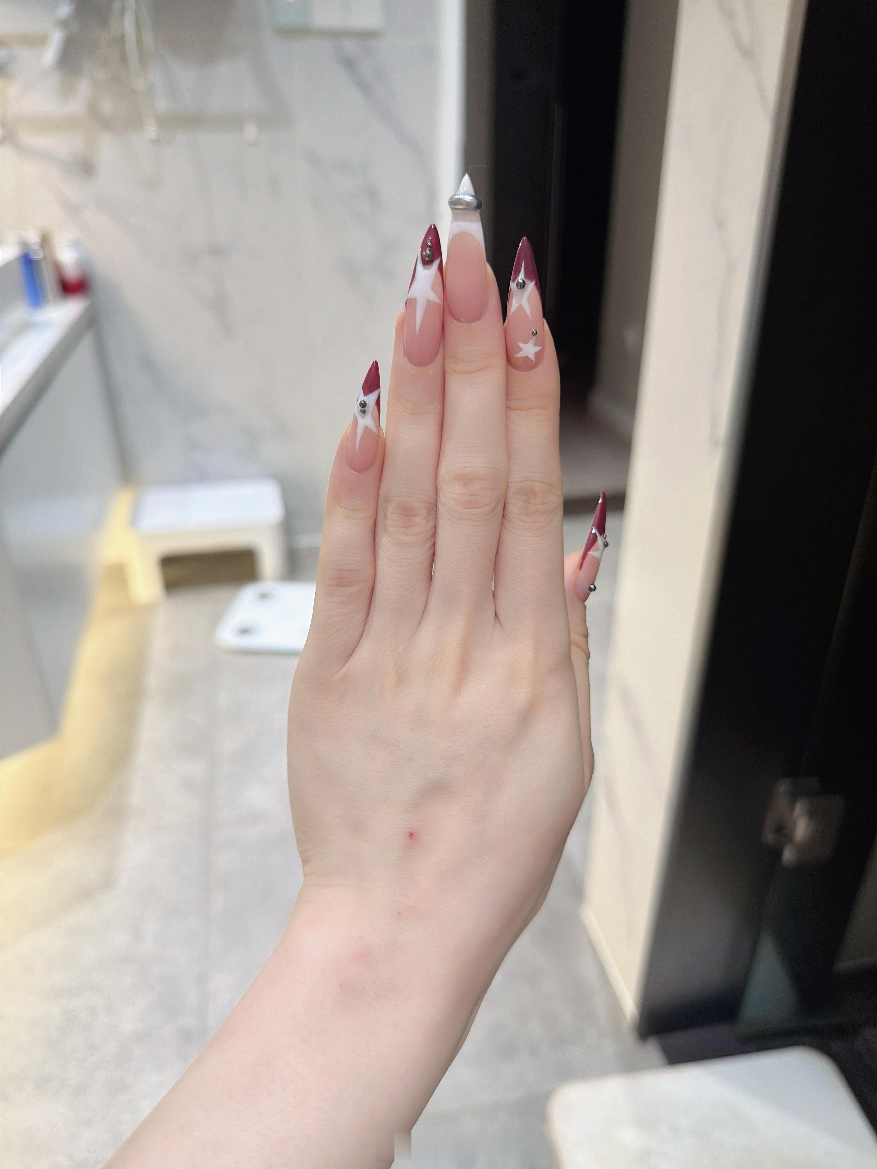 曹妮的美甲小妹厉害吧 