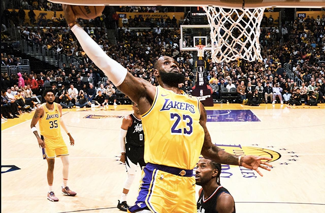 详尽解析！湖人130-125逆转快船，哈姆两次“妙变”收奇效
湖人在第三节还落后