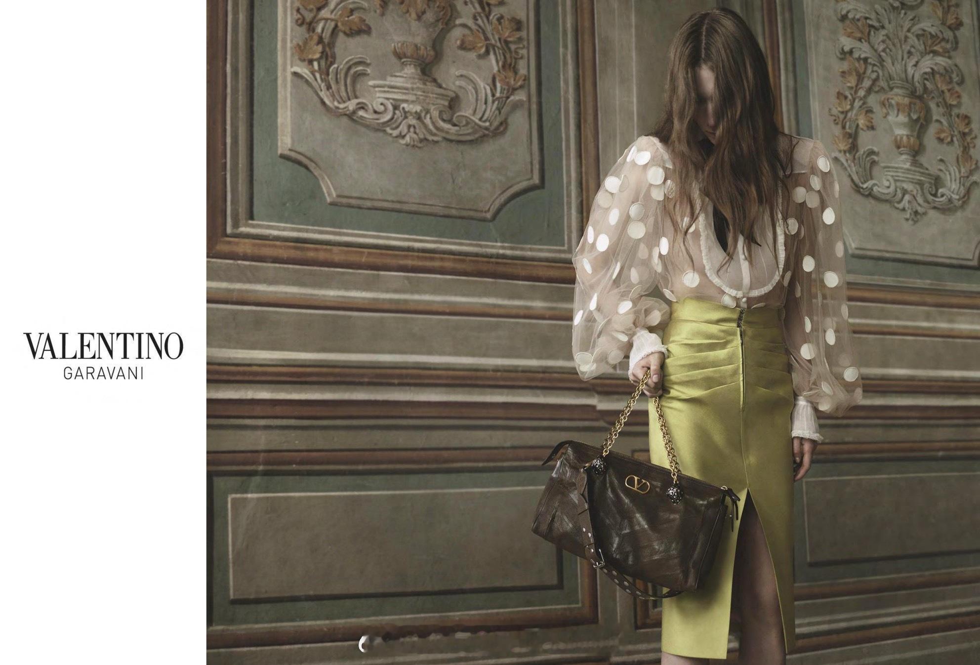 Valentino 2026年春夏成衣成衣大牌广告 模特：Emese Nyiro