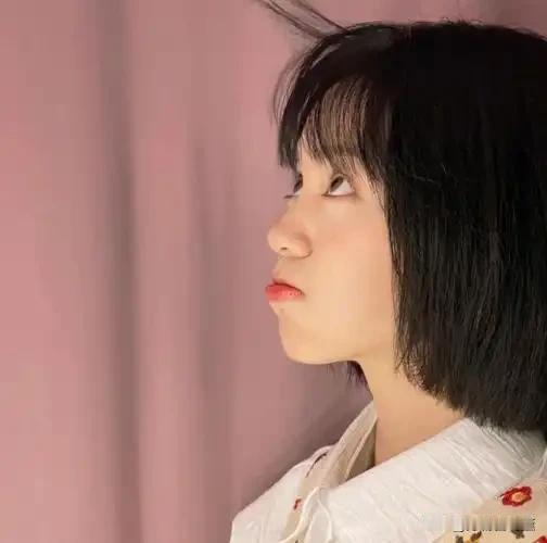 我得双相情感障碍的原因：
1、压力太大
2、睡眠不足
3、外界影响：事件1、《查