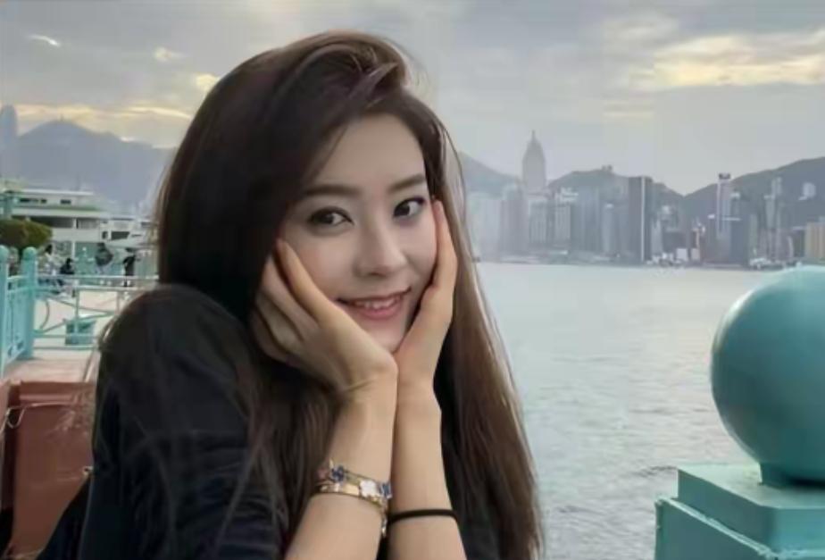 和世界冠军结婚后，她3年连生2娃，如今被网友和亲妈催生三胎
娱乐