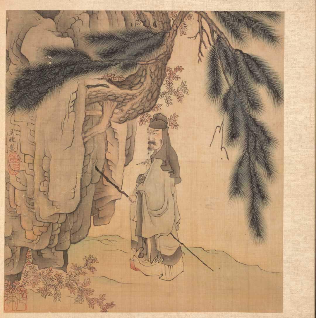一个老者靠在树旁，悠闲地抽烟。这幅绘画生动地把一个平凡的场景给具象化了，使人有身