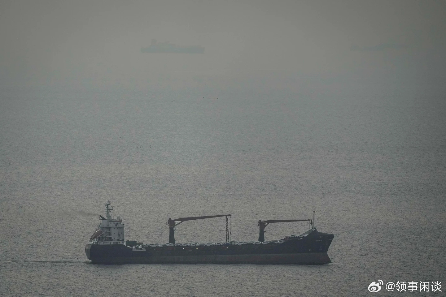 【特朗普在霍尔木兹海峡战略上的立场转变引发了人们对美国战争准备的质疑】[参照美国