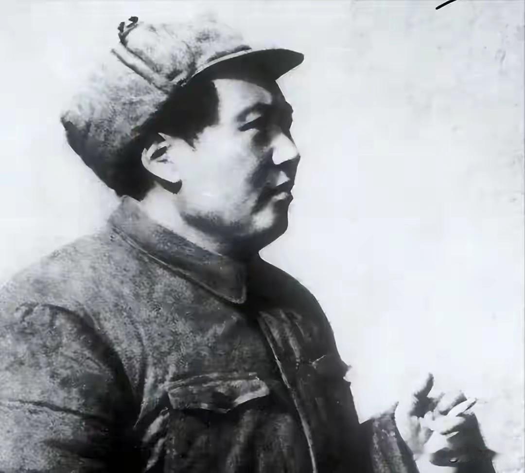 人民为什么要迟迟不停地呼喊“毛主席万岁”？这里面蕴藉的感情万众同心，一个样！主席