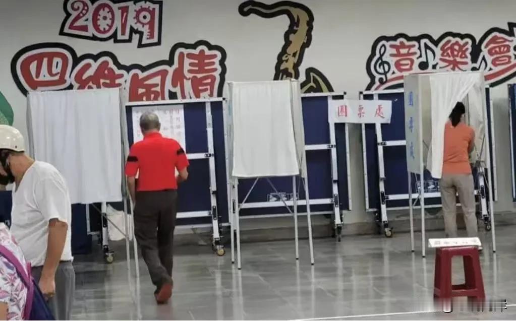 针对基隆市长谢国樑的罢免投票今天投票即将结束，整体投票率不高，约4成左右，只有以