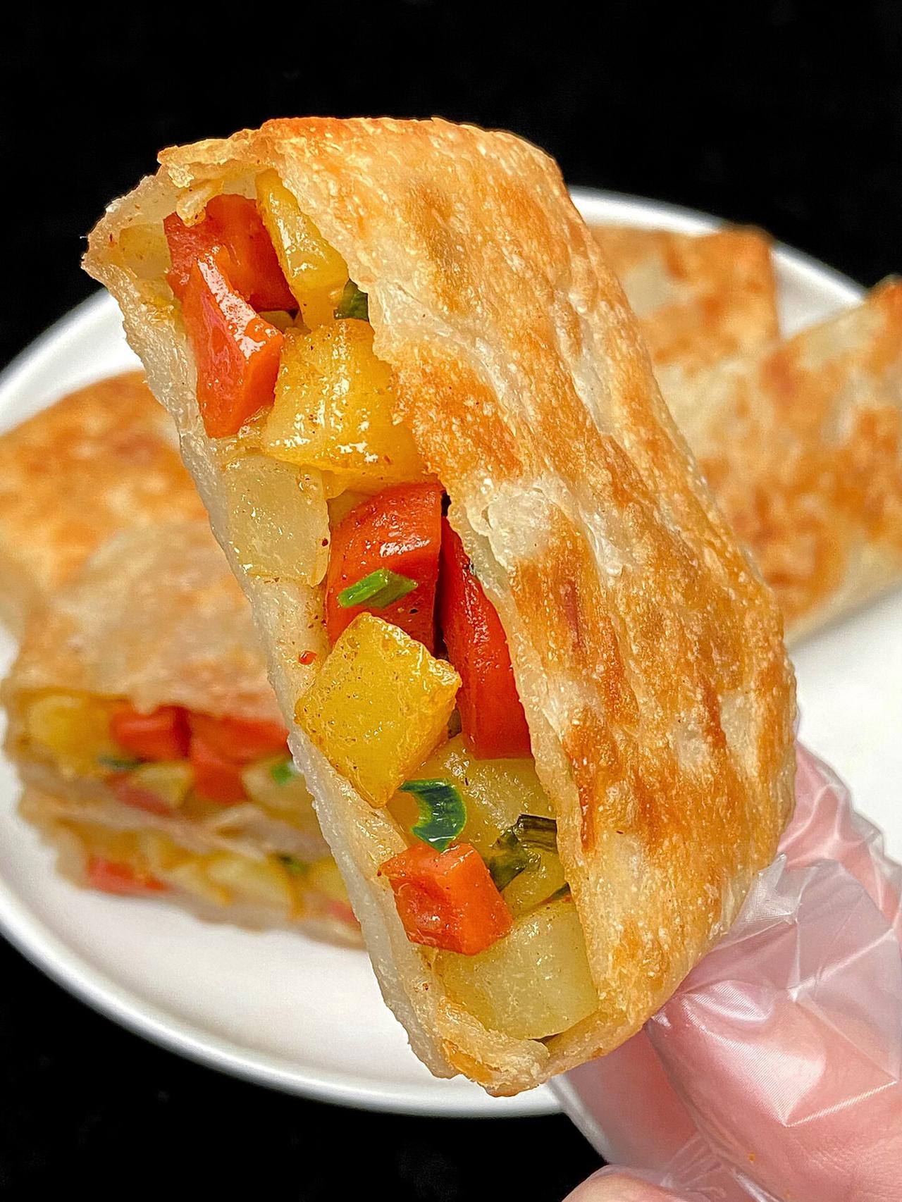 超赞孜然火腿土豆饼！外脆里软，口口生香！

超好吃的孜然火腿土豆饼！这款饼外脆里