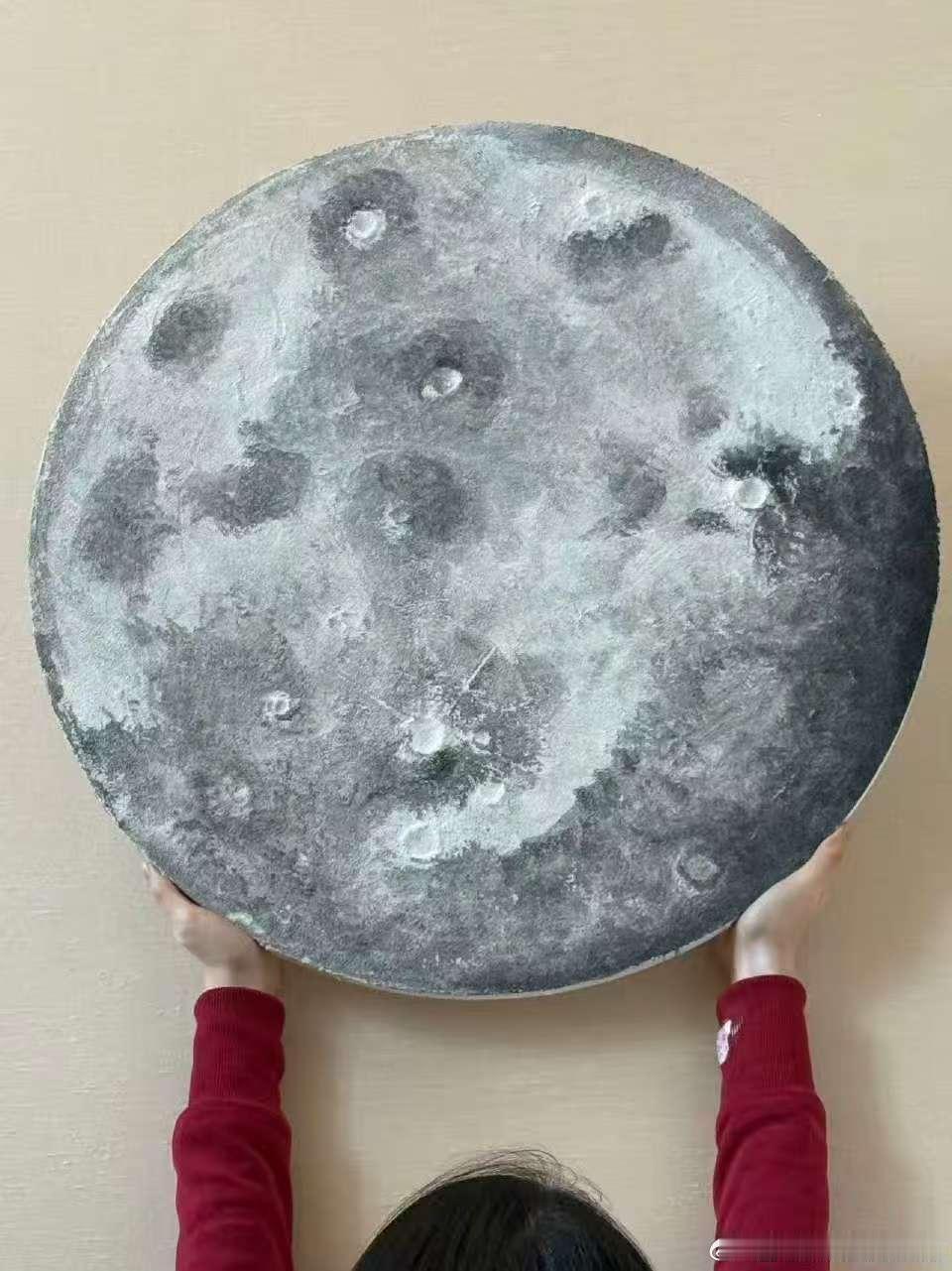 沈佳润祝大家月满人团圆 沈佳润晒自己画的月亮 沈佳润晒自己画的月亮啦 ​​​