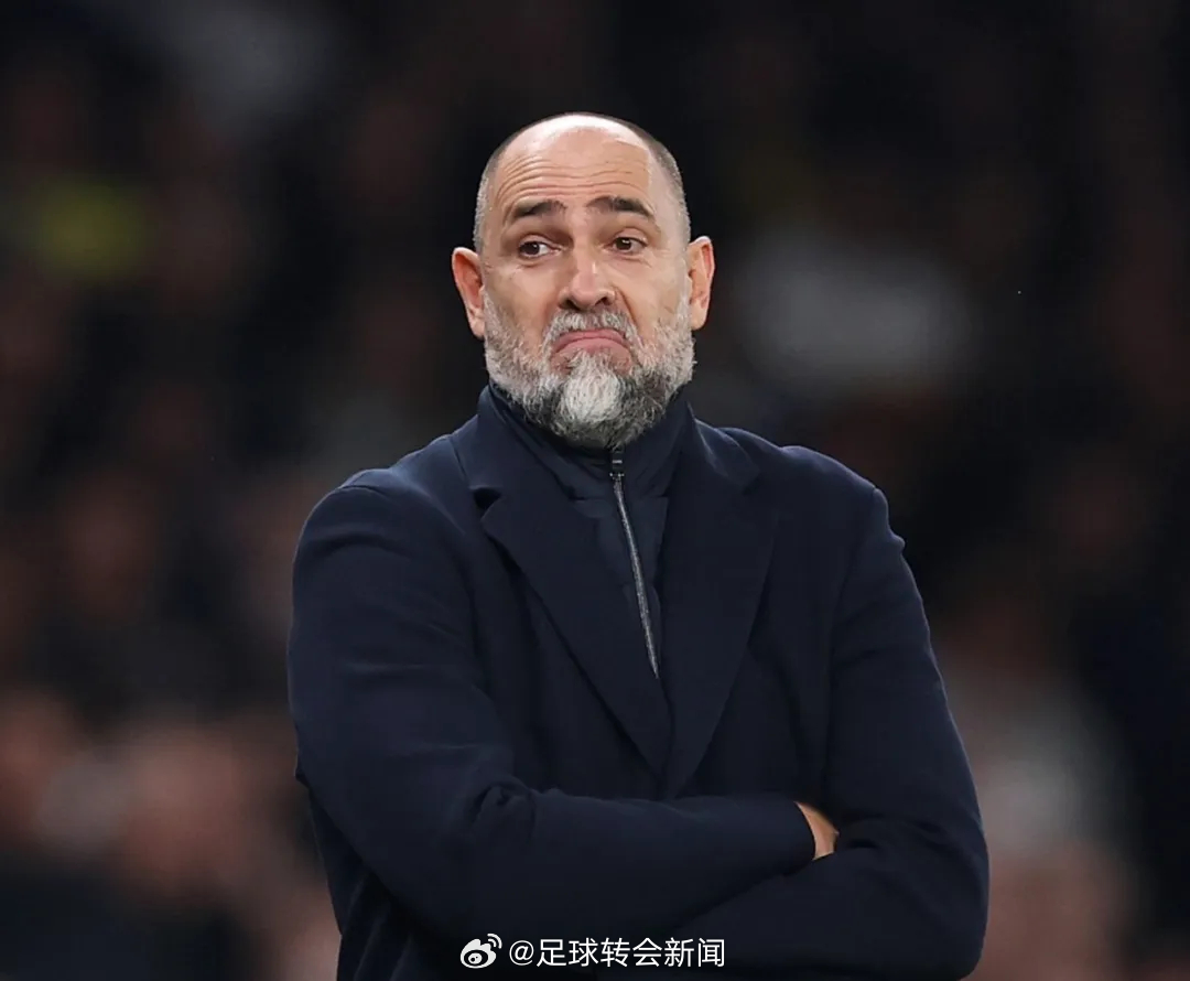罗马诺发推：热刺仍处在换帅进程中，图多尔的帅位陷入危机。德泽尔比几个月以来都是热