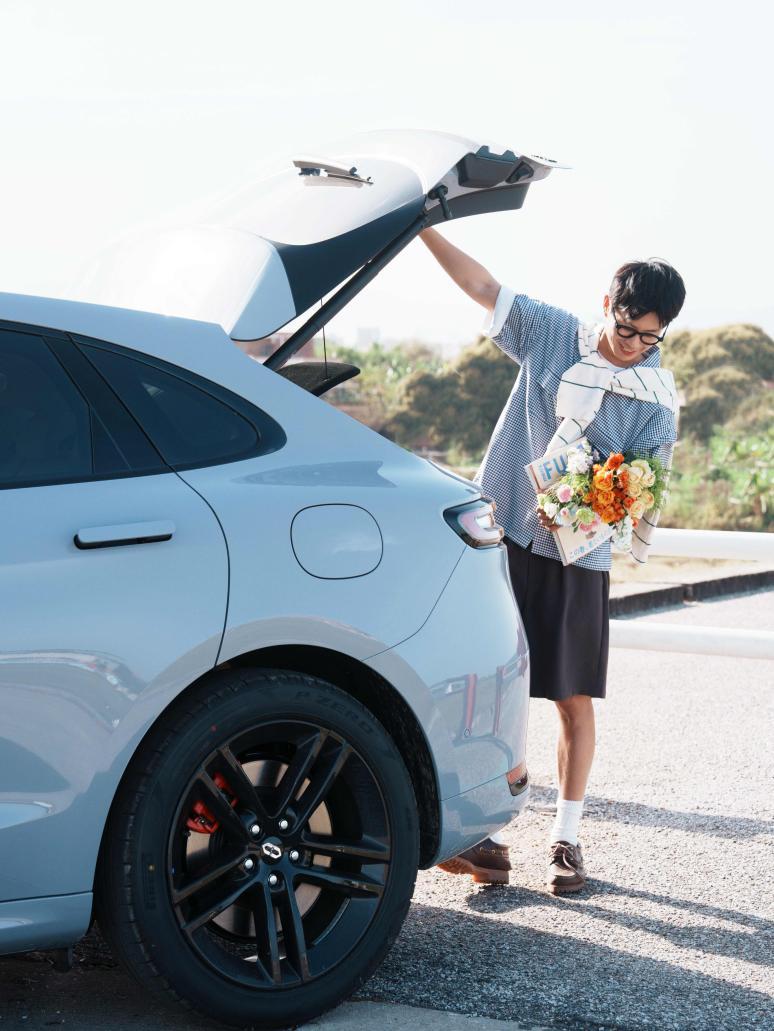 我准备20多万买车，我表哥疯狂给我安利问界新M5 Ultra，他去年提了一辆问界
