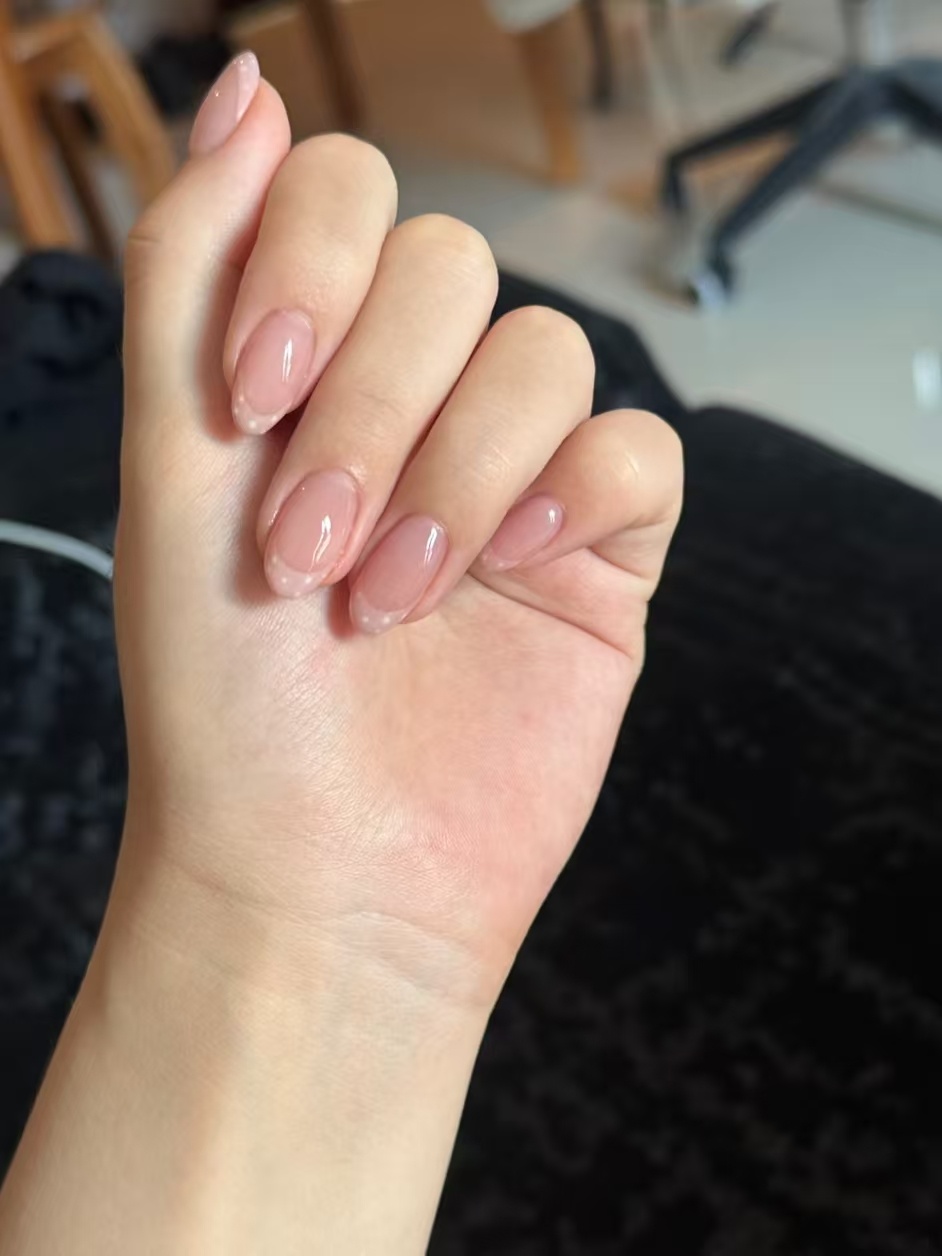 忙忙碌碌小半个月，总算盼到假期了，今天把做了小半年的美甲卸掉，终于回归本甲了。说