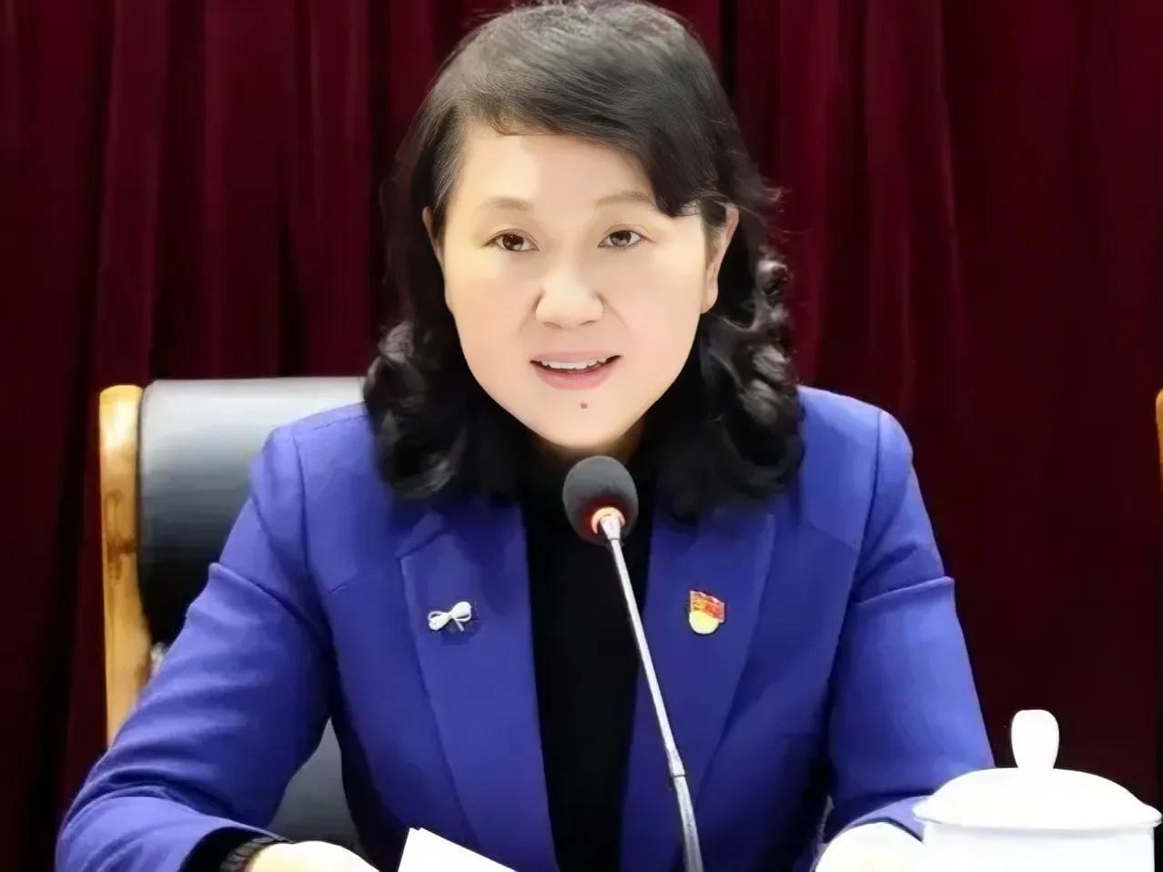 9月20日，新加坡《联合早报》报道:湖南省财政厅厅长刘文杰及其两名嫌疑人同日坠楼