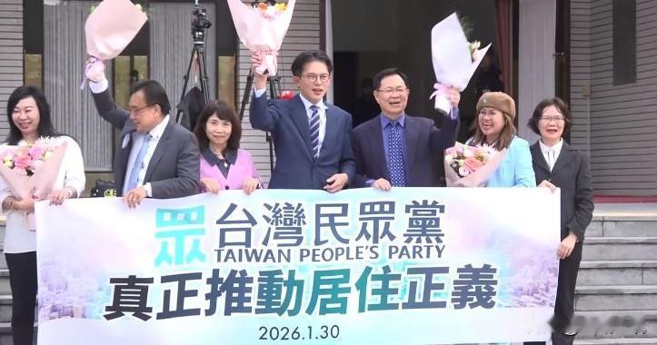 黄国昌等6白委告别立院！毕业照曝光

民众党立委黄国昌、张启楷、林国成、黄珊珊、