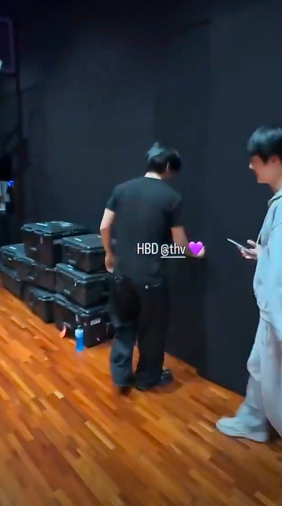 就这样追的最紧 干脆跟着进去好了 