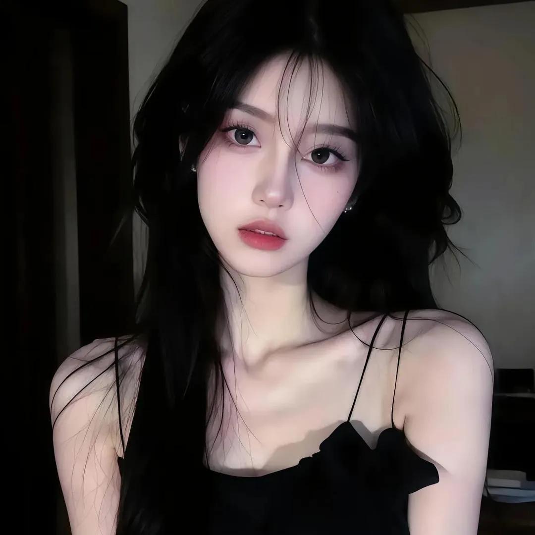 黑发红唇，梦幻般的少女氛围黑发红唇女神 红唇美人照 红唇美少女 深发红唇 黑发辣