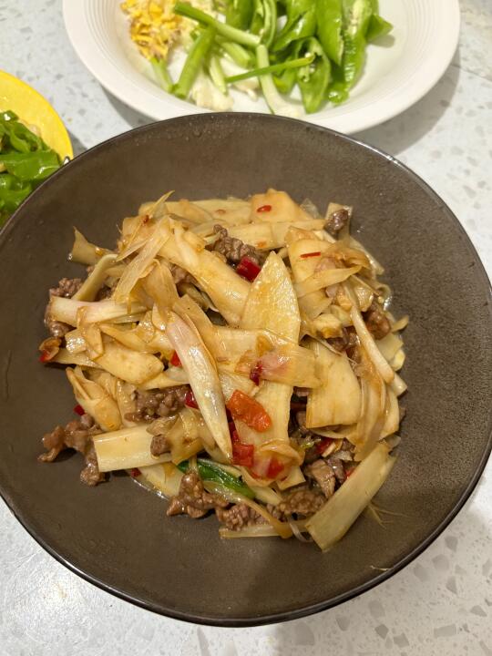 香香辣辣的子姜牛肉，真的巨巨巨下饭！