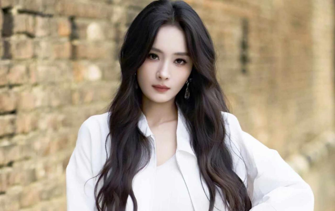 此女的美貌太好看了吧
杨幂 从小美到大
