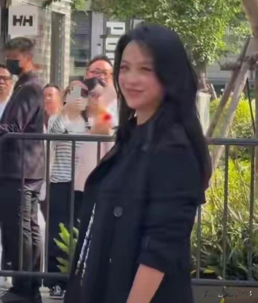 汤唯已经怀二胎了，并且孕度很明显。刚才在网上刷到消息，汤唯参加活动挺着孕肚，看样