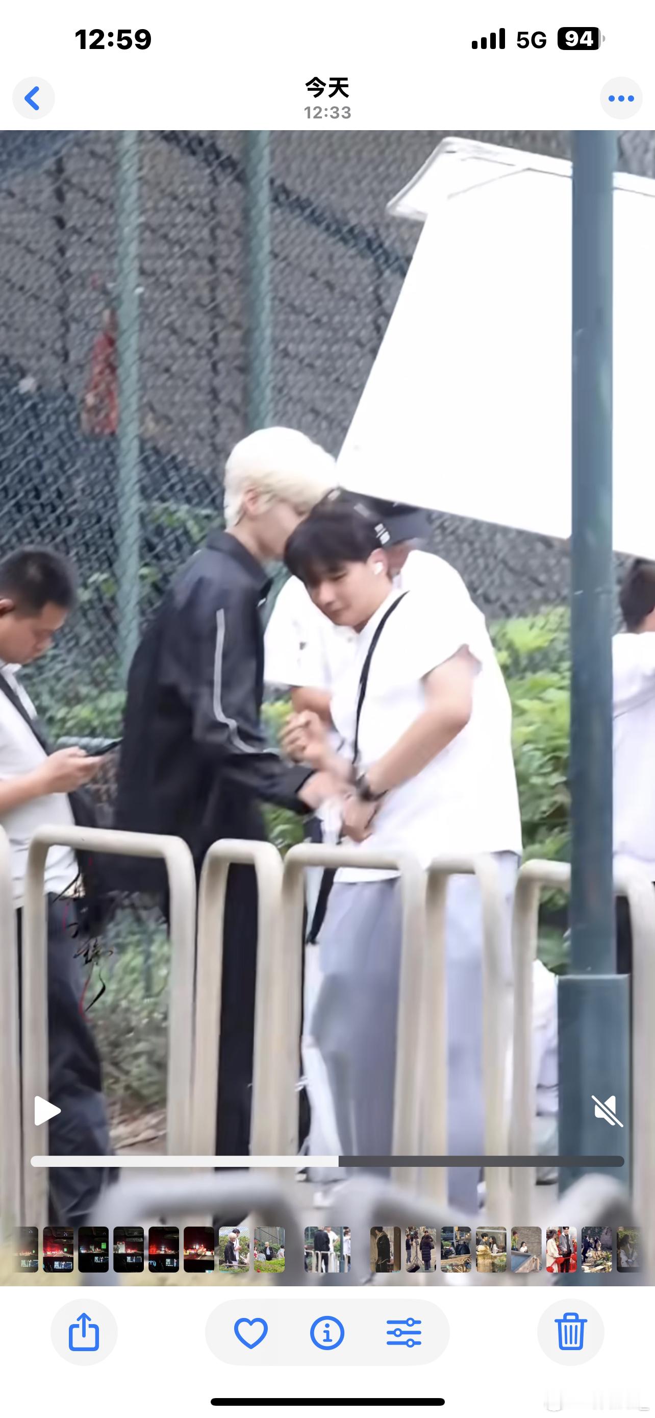 你们爸爸又这样对工作人员 