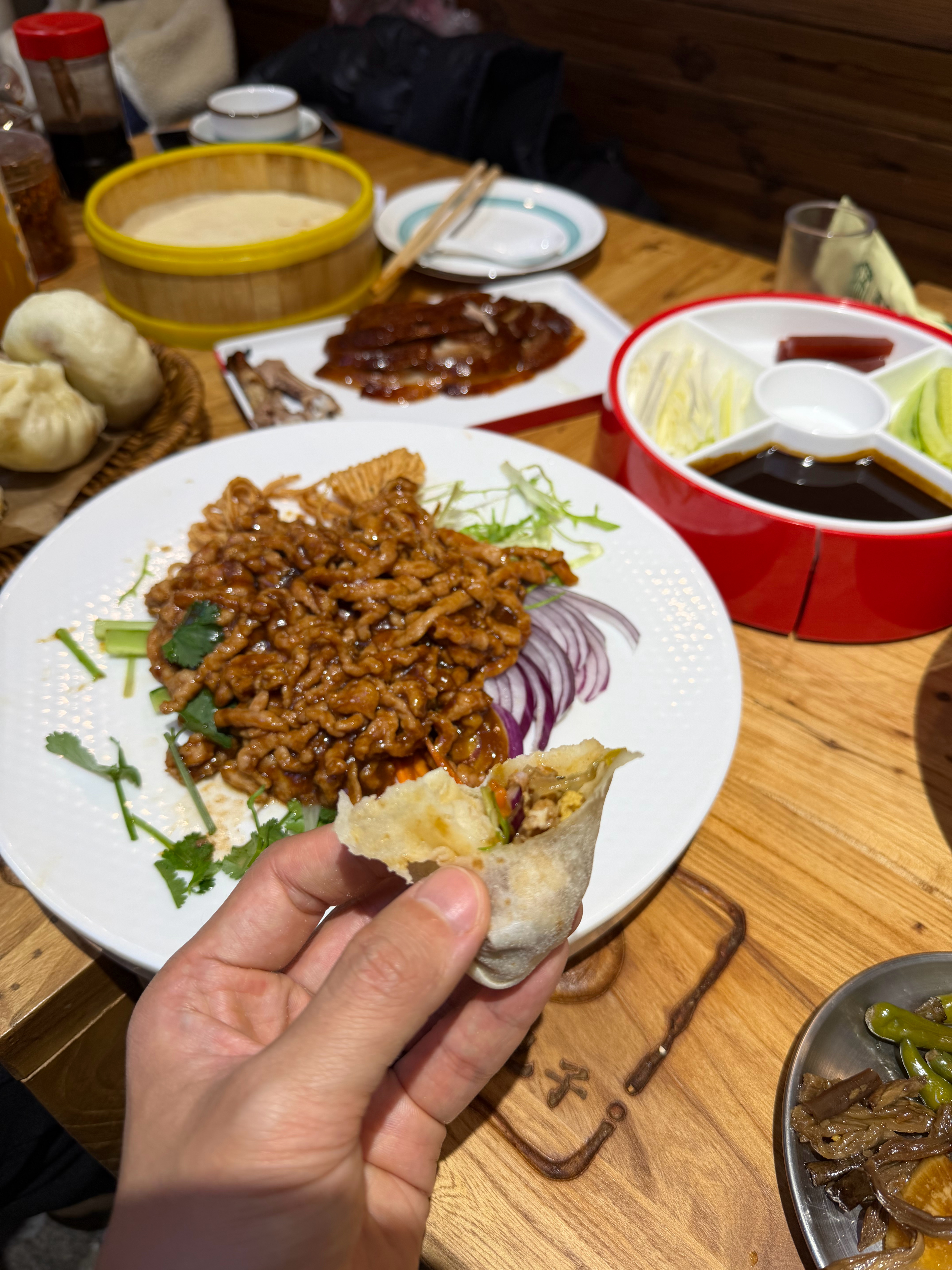 同志们，今天有条件的话，记得吃春饼。我们开发区的春饼店全黄了 天津·新开里