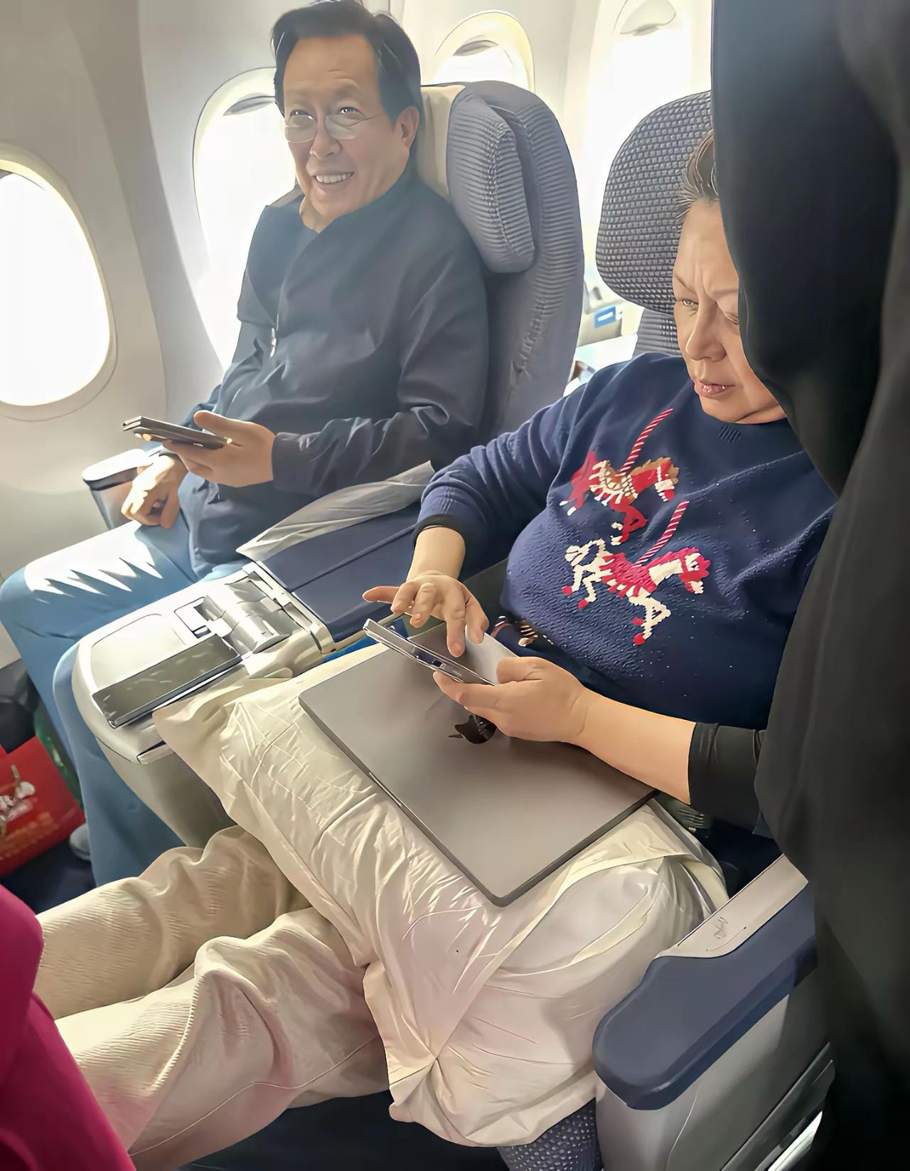 大明星老婆好高冷，跟她打招呼，不理人呢？