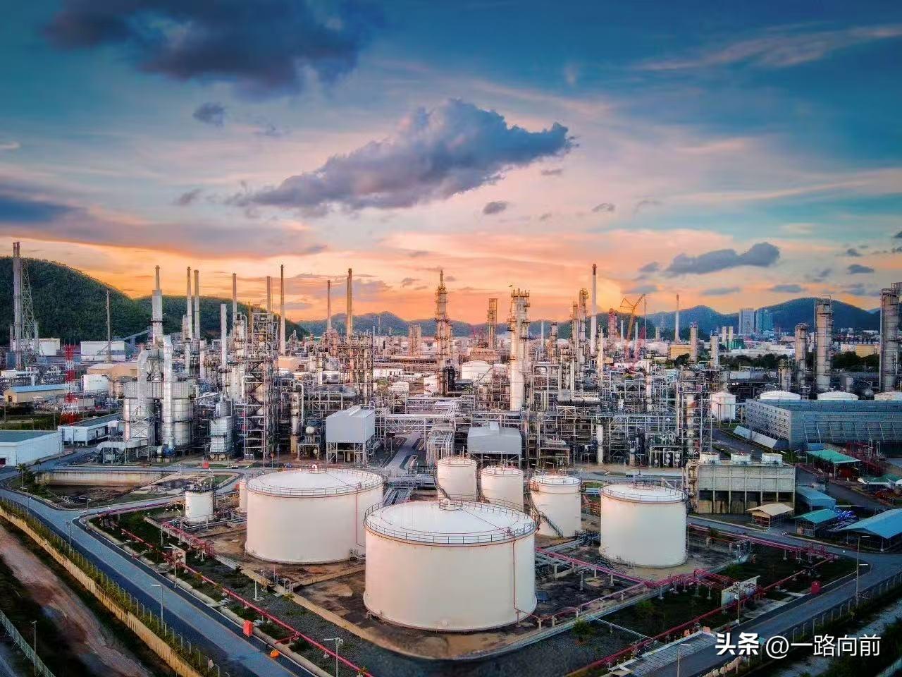 注意了！
注意了！
 3月9日，全球能源市场炸锅！WTI原油期货直线拉升，一举触