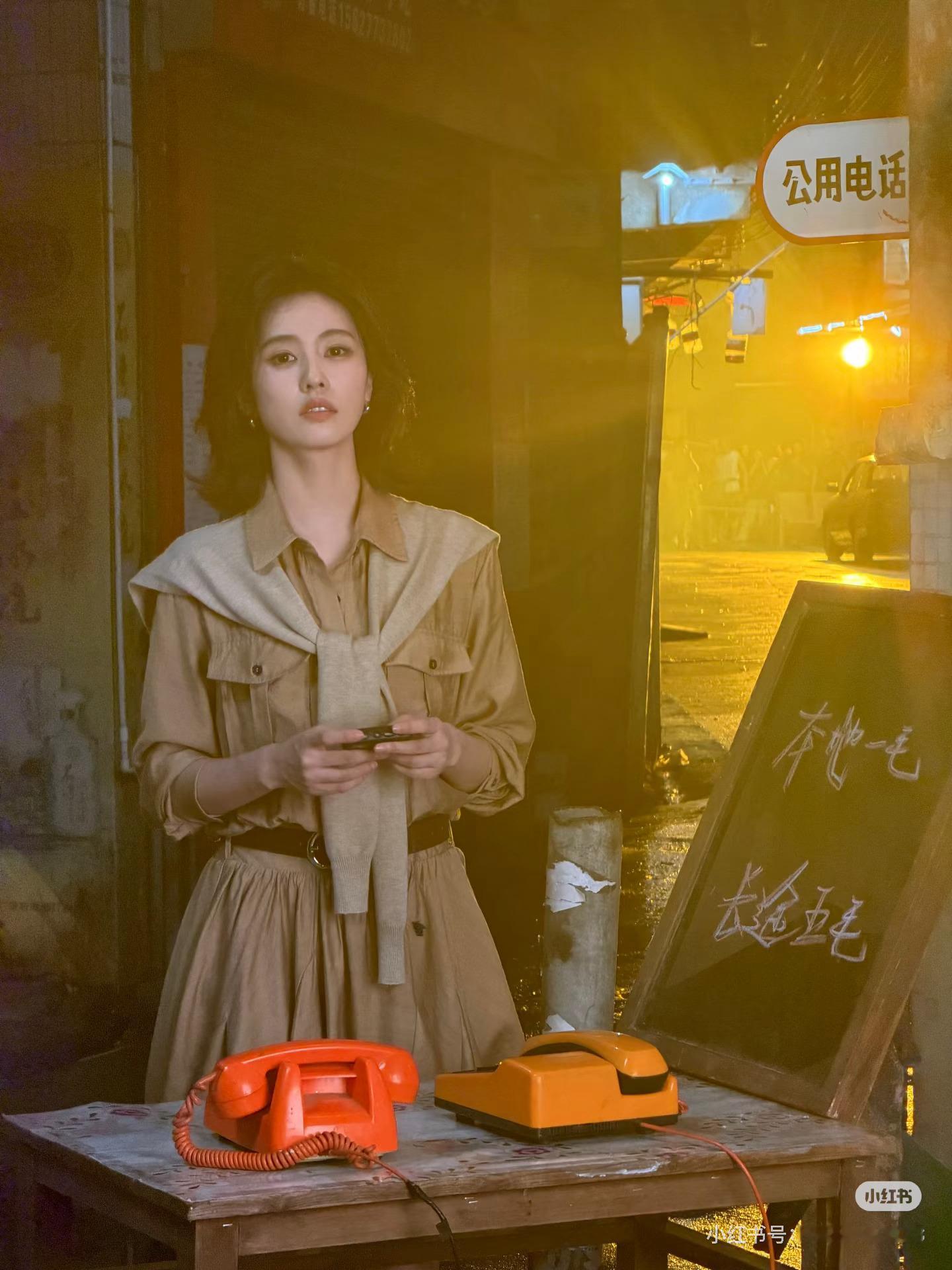 “碰到白鹿拍戏了 手机原图直出” 