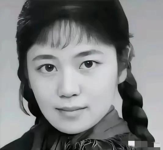 笑靥如花，眉目传情。
上联：谁家玉女俏容颜 
下联：花容月貌赛明星。