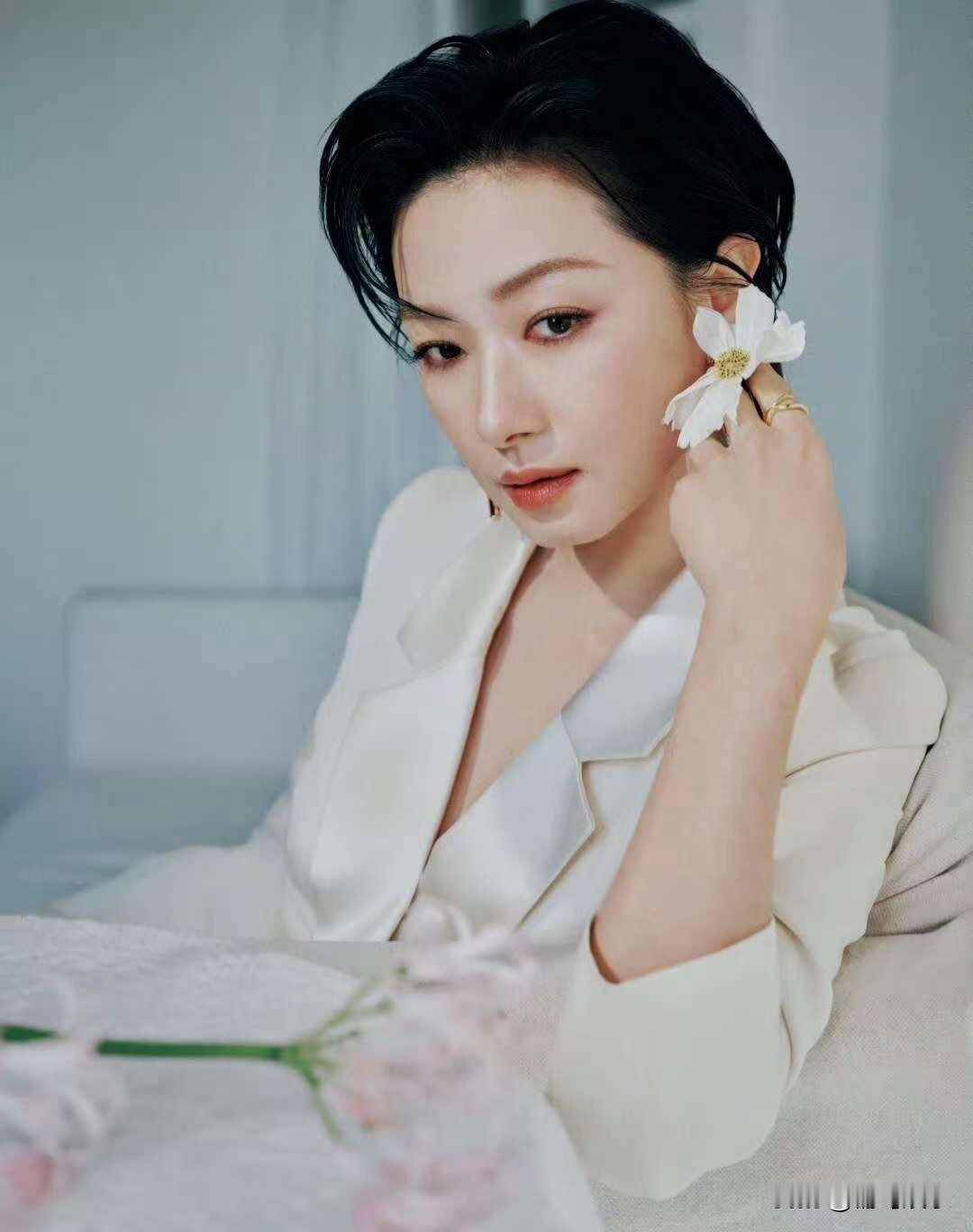 万茜，1982年5月14日出生于湖南省益阳市，毕业于上海戏剧学院，中国内地女演员