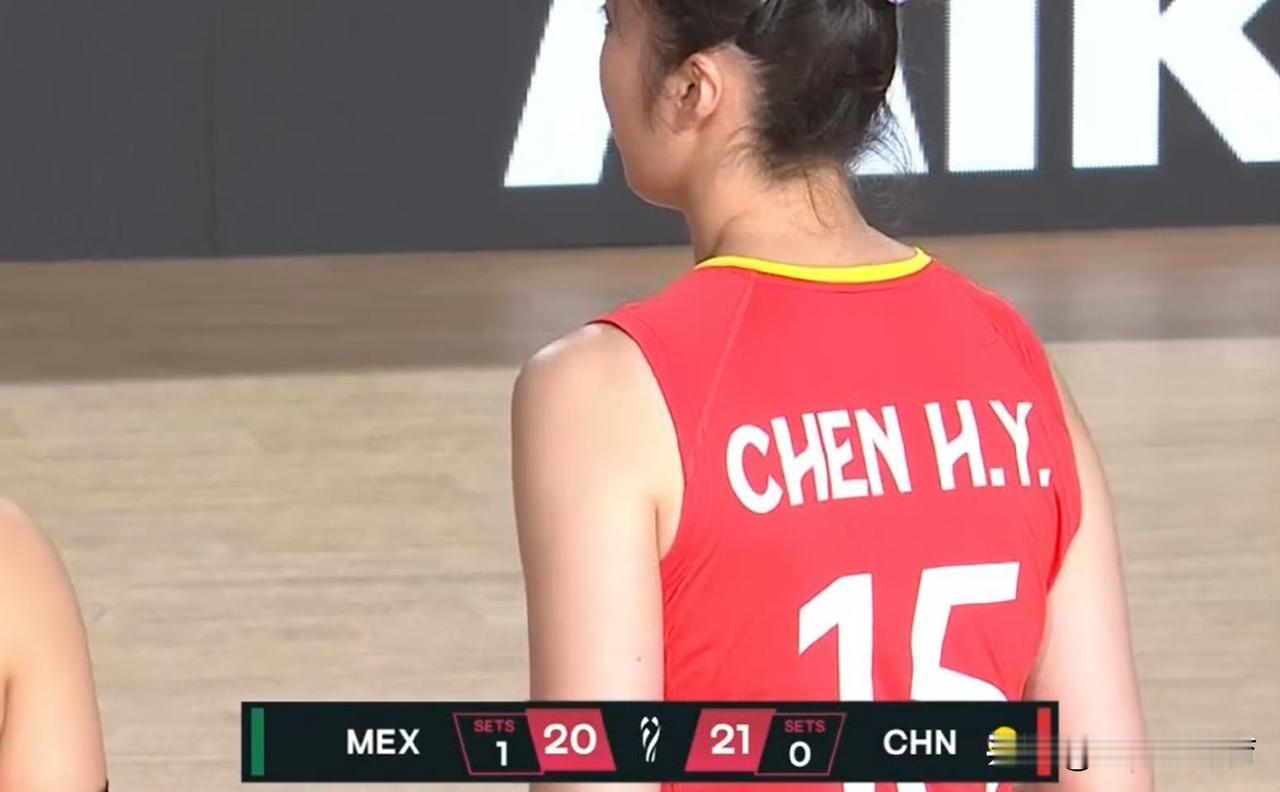 庄宇珊和吴梦洁把悬崖边上的中国女排拉回来了！这场紧张程度有点像去年巴黎奥运会1/