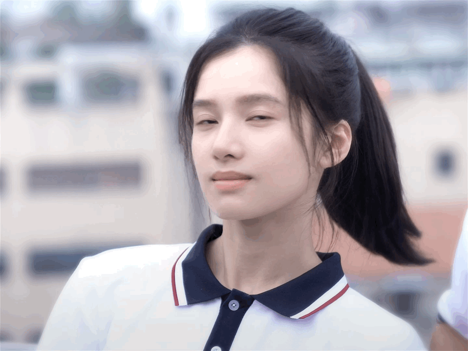 看张婧仪演戏有种安抚感无论是少女的心事，还是面对未来的茫然，可以说《独一无二》当