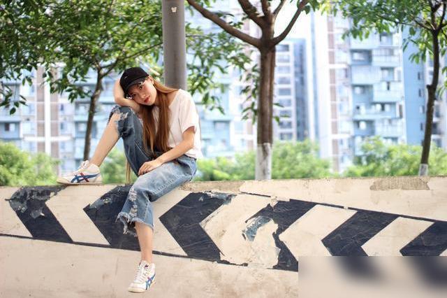 想跟妹子聊得开？首先得找对茬儿，然后往深了聊，这样才能让人家觉得你靠谱啊。

当