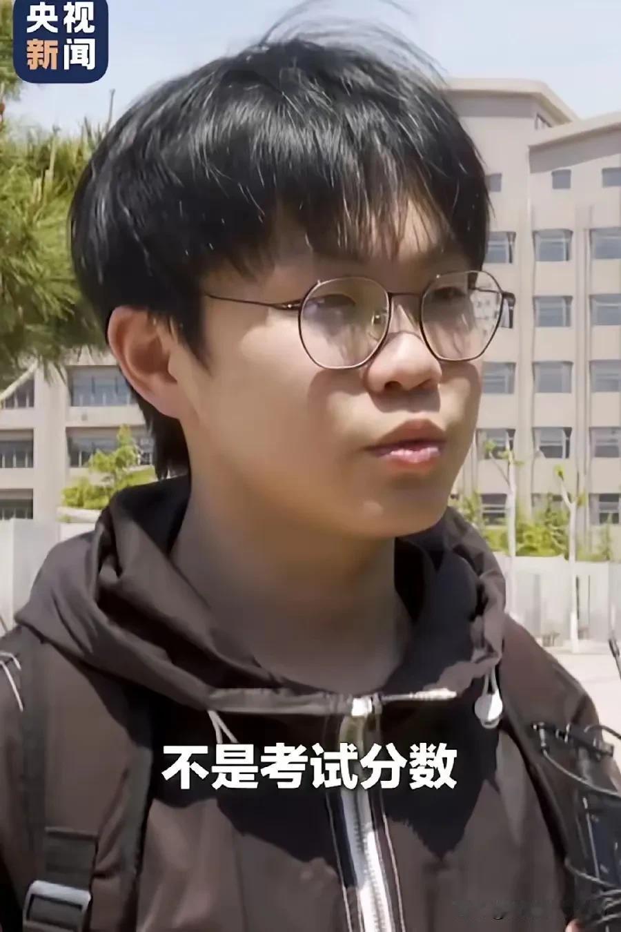 这场一个人的高考，特警押运试卷+警车开道！为救同学错过考试？山东用警车开道的特殊