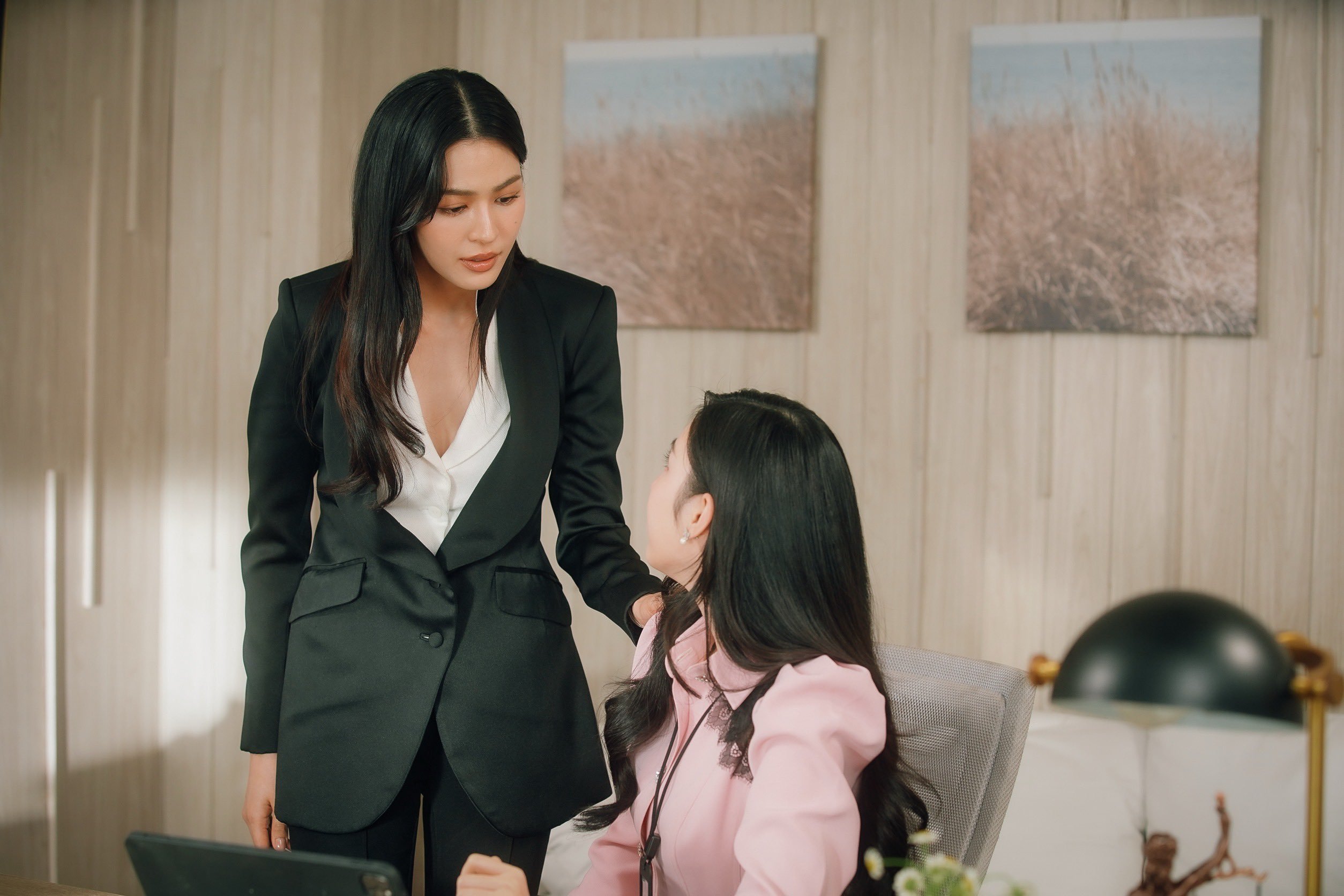 官推更新ep4 Runch剧照“肩负着必须负责的大案，面对接踵而来的繁重工作，还