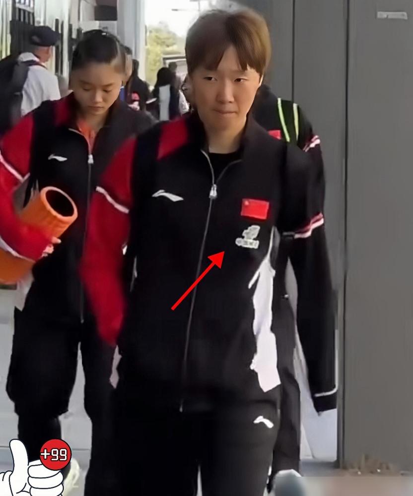 有点意思。

王曼昱在香港看见任浩教练，

两个人还约着一起吃早餐。

简单说，