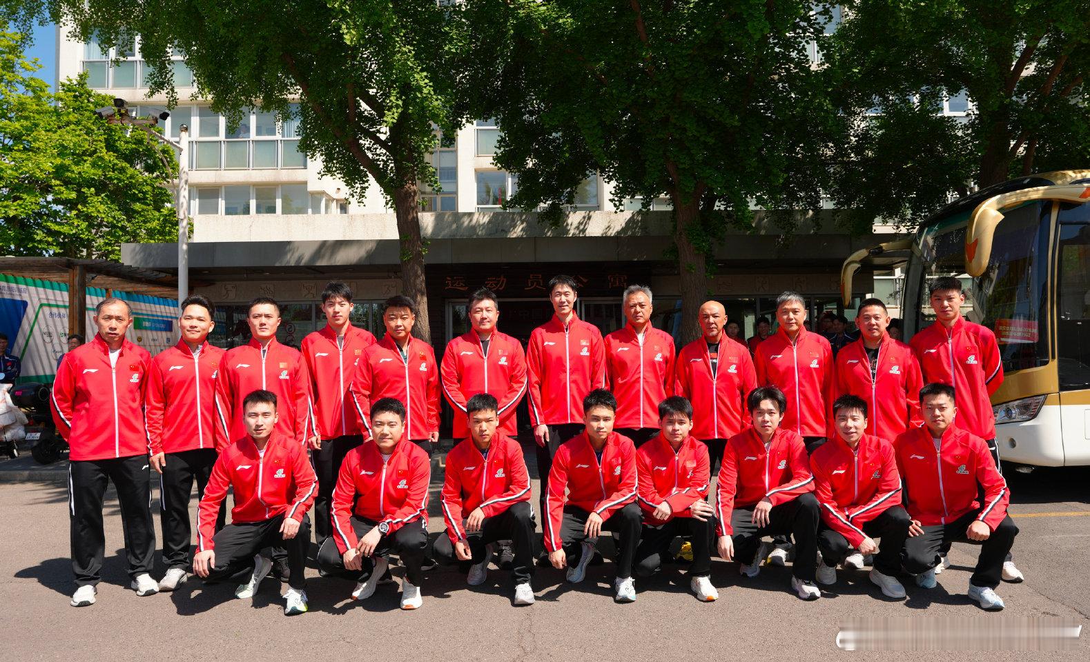 王皓说队伍伤病康复情况良好 男队主教练王皓认为，男队封闭集训以世界杯单打比赛为界