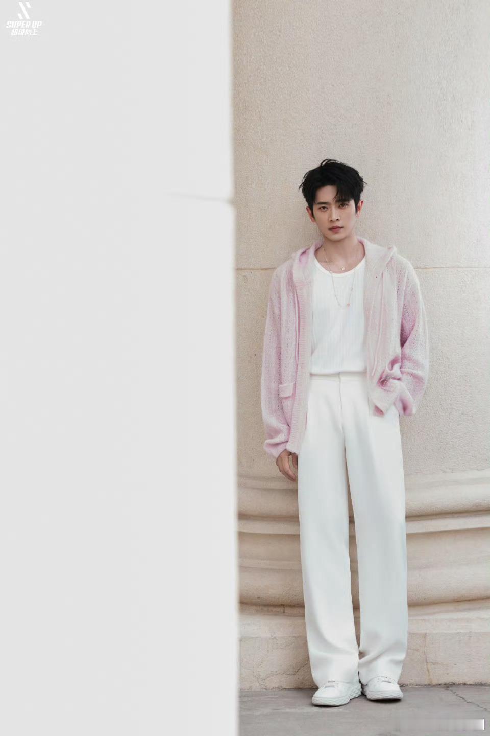 丞磊 这身粉红色好温柔清爽啊