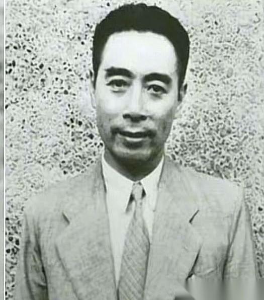 刷到周总理年轻时的照片，我突然就懂了，为什么现在总觉得那些所谓的“男神”差点意思