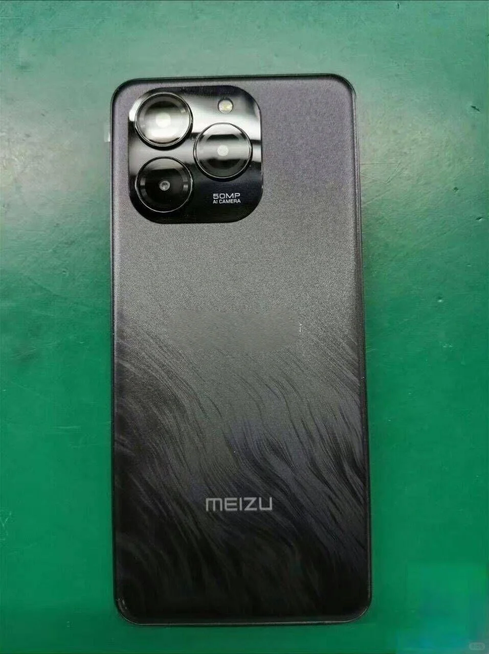 颜值跌落神坛！魅族你最好不是认真的
今天看到了网友爆出的魅族21note的真机图...