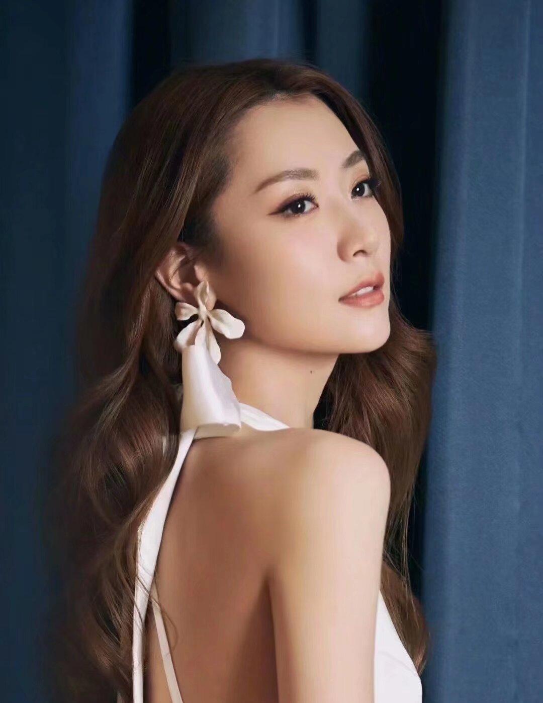 女人存在的意义，不是为世界助长雄风，而是向生活注入柔情。