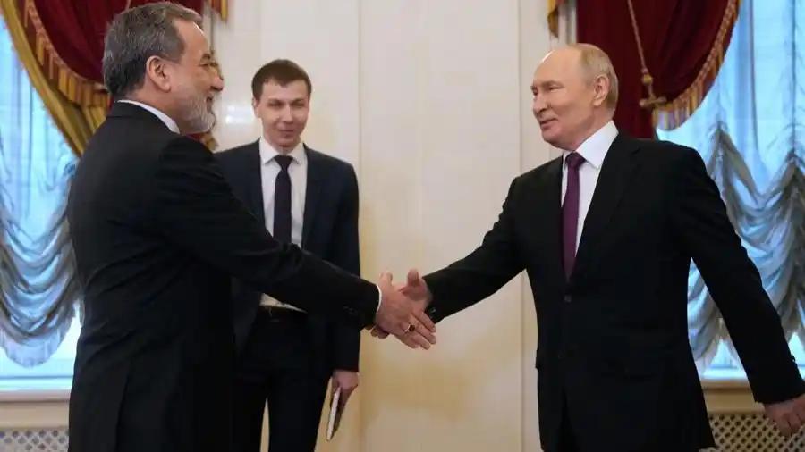 美伊打得难解难分，普京突然下场！这步棋为啥让美国慌了神？
 
4月27号，伊朗外