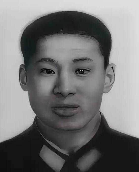 1979年，612高地上，我军战士吴建国身中8弹倒地，一个越军军官想拿走他的枪，