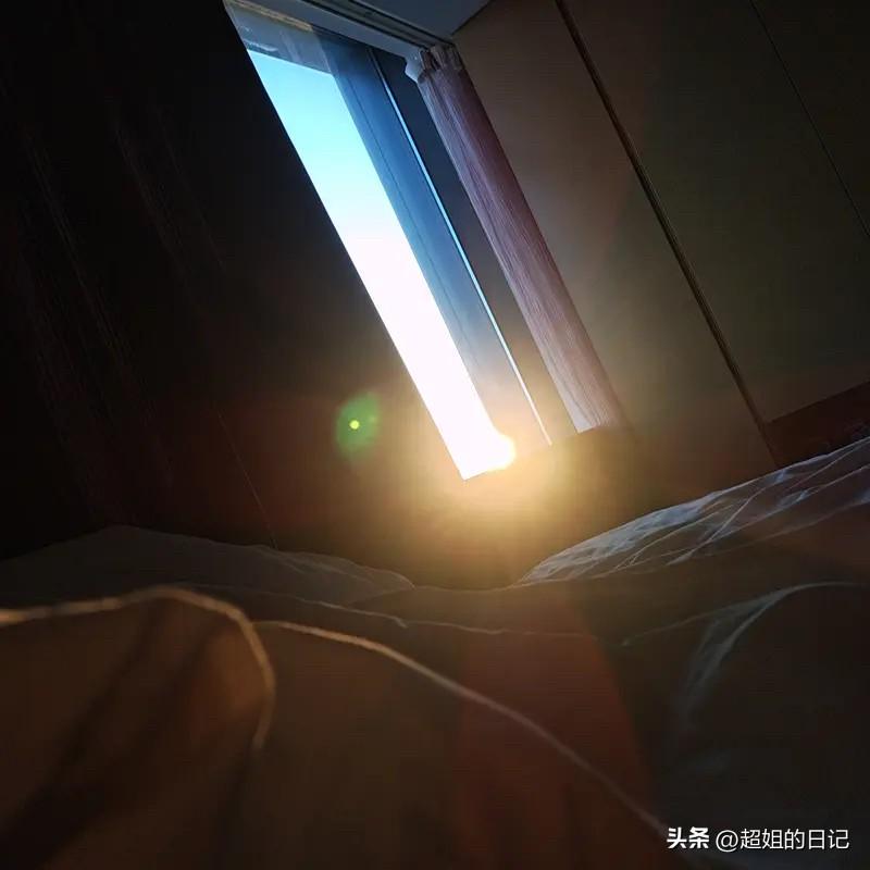 睡到自然醒，还可以伸懒腰，可以再躺一会，可以不用为了赶通勤车吃不上饭，这就是退休