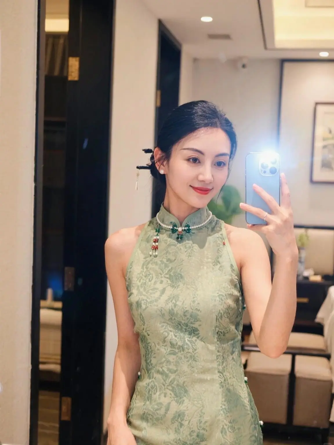 在这个世界上幸福从来就没有标准答案 有的人吃路边摊但也要拍照记录📷 ...