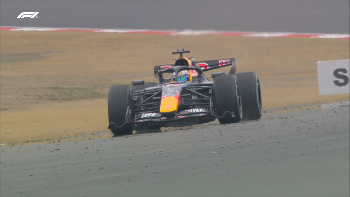 中国大奖赛维斯塔潘退赛在2026年F1中国大奖赛正赛，红牛车手马克斯·维斯塔潘因