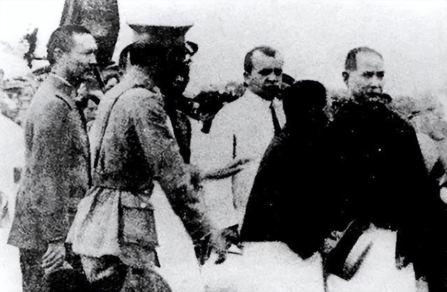 1938年7月，17岁的郭翼青嫁给了54岁的三婚男程潜。新婚之夜，圆房之后的郭翼