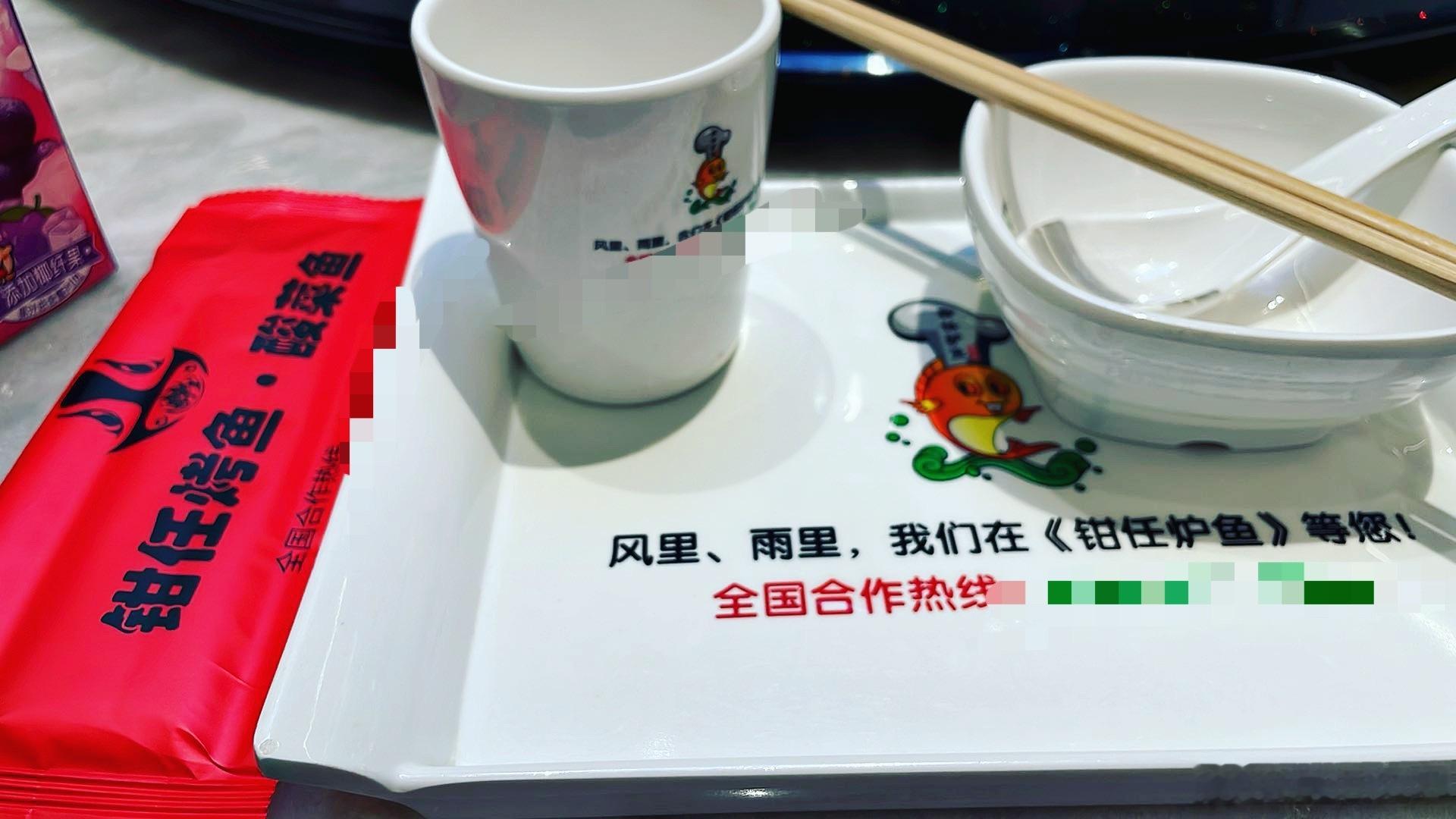 又吃饭，又是被熏一身🚬味[泪奔][泪奔][泪奔] ​​​