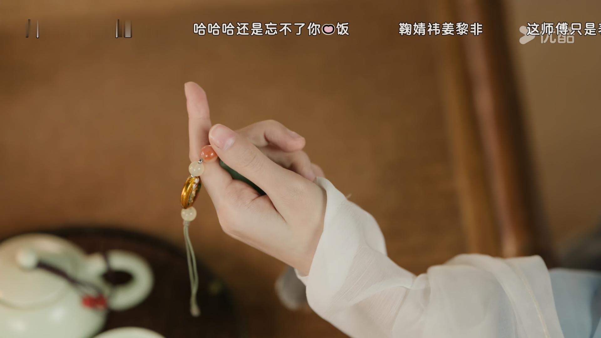 这手咋那么小 我亲亲😚 