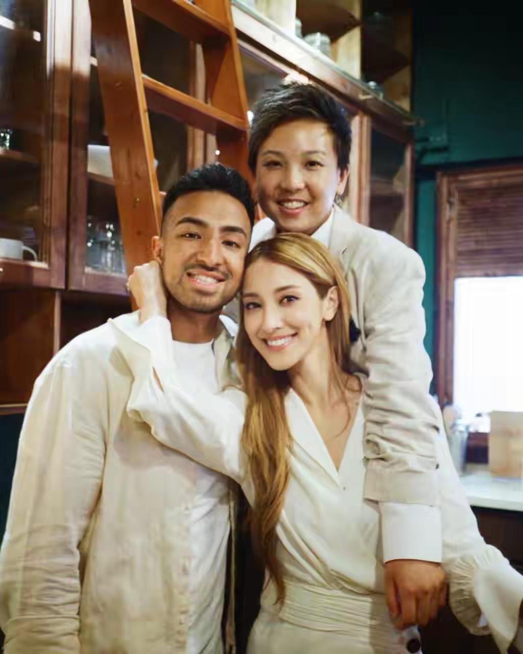 陈凯琳曾回应自己和郑嘉颖婚后四年生了3个小孩，她说因为自己原生家庭很幸福，她和亲